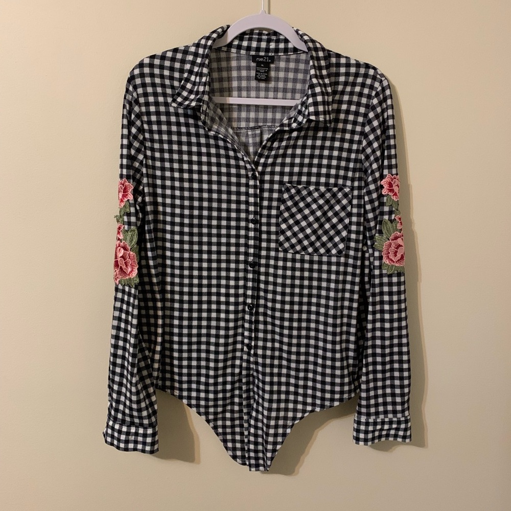 RUE 21 Button Up, Tie Front, Top size XL